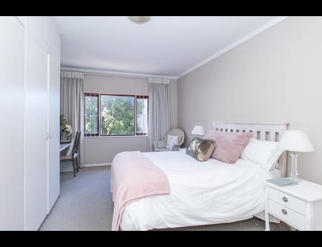 3 BEDROOM APARTMENT FOR SALE IN RONDEBOSCH VILLAGE